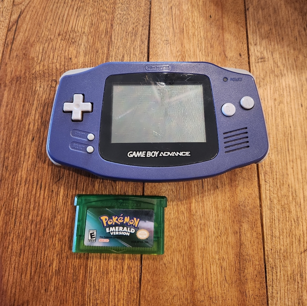Gameboy Advance & Pokemon Emerald